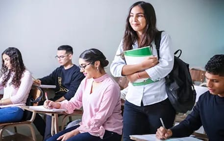 Étudiants sur le campus de l'UIDT